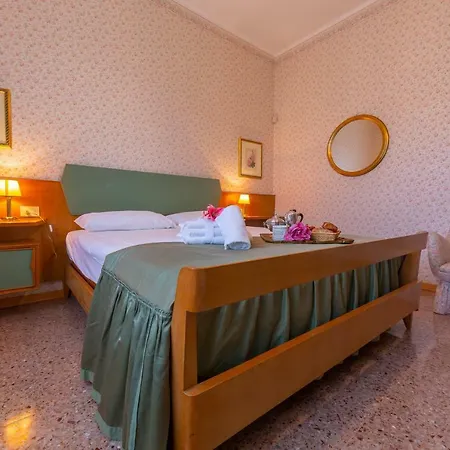 Διαμέρισμα Sleeps 4 Wifi Castelveccana