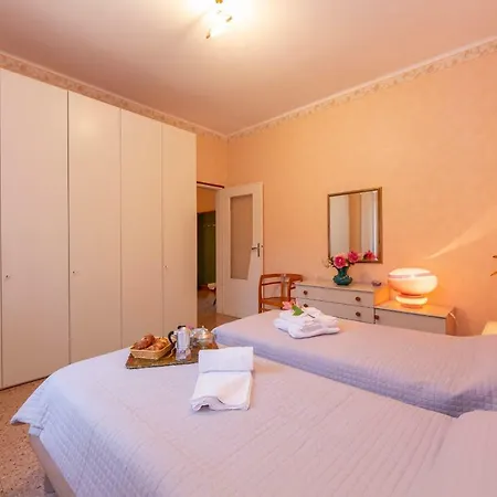 Sleeps 4 Wifi *