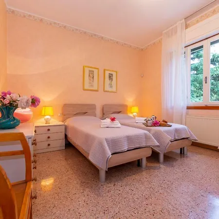 Sleeps 4 Wifi *